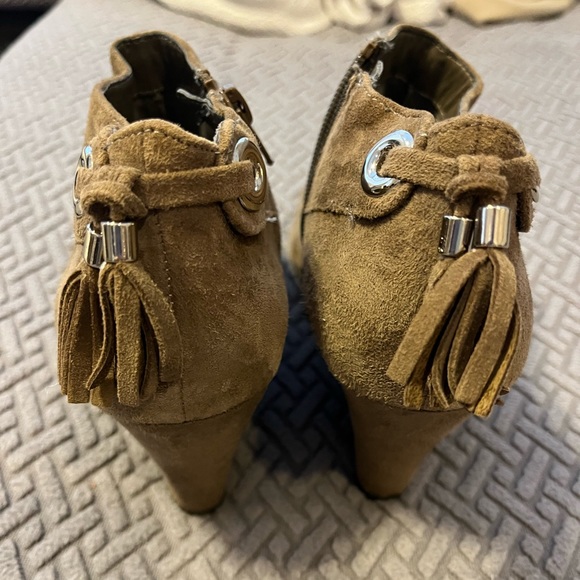 Anne Taylor iFlex Wedge Booties - Picture 4 of 6